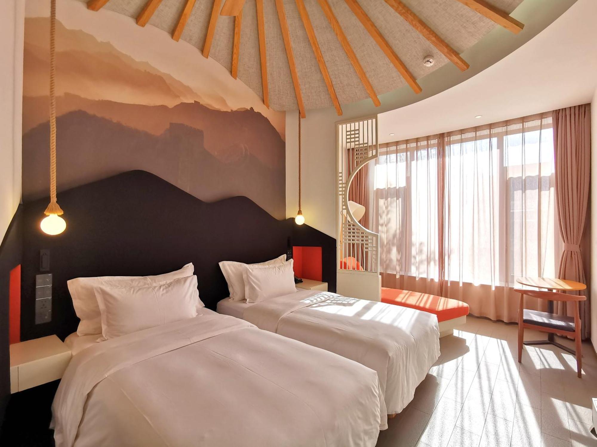 Jinshanling Great Wall Hotel Чэндэ Экстерьер фото
