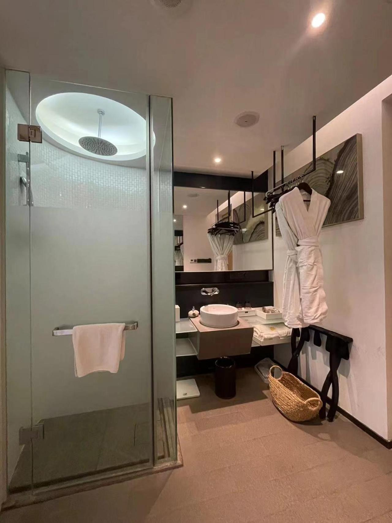 Jinshanling Great Wall Hotel Чэндэ Экстерьер фото