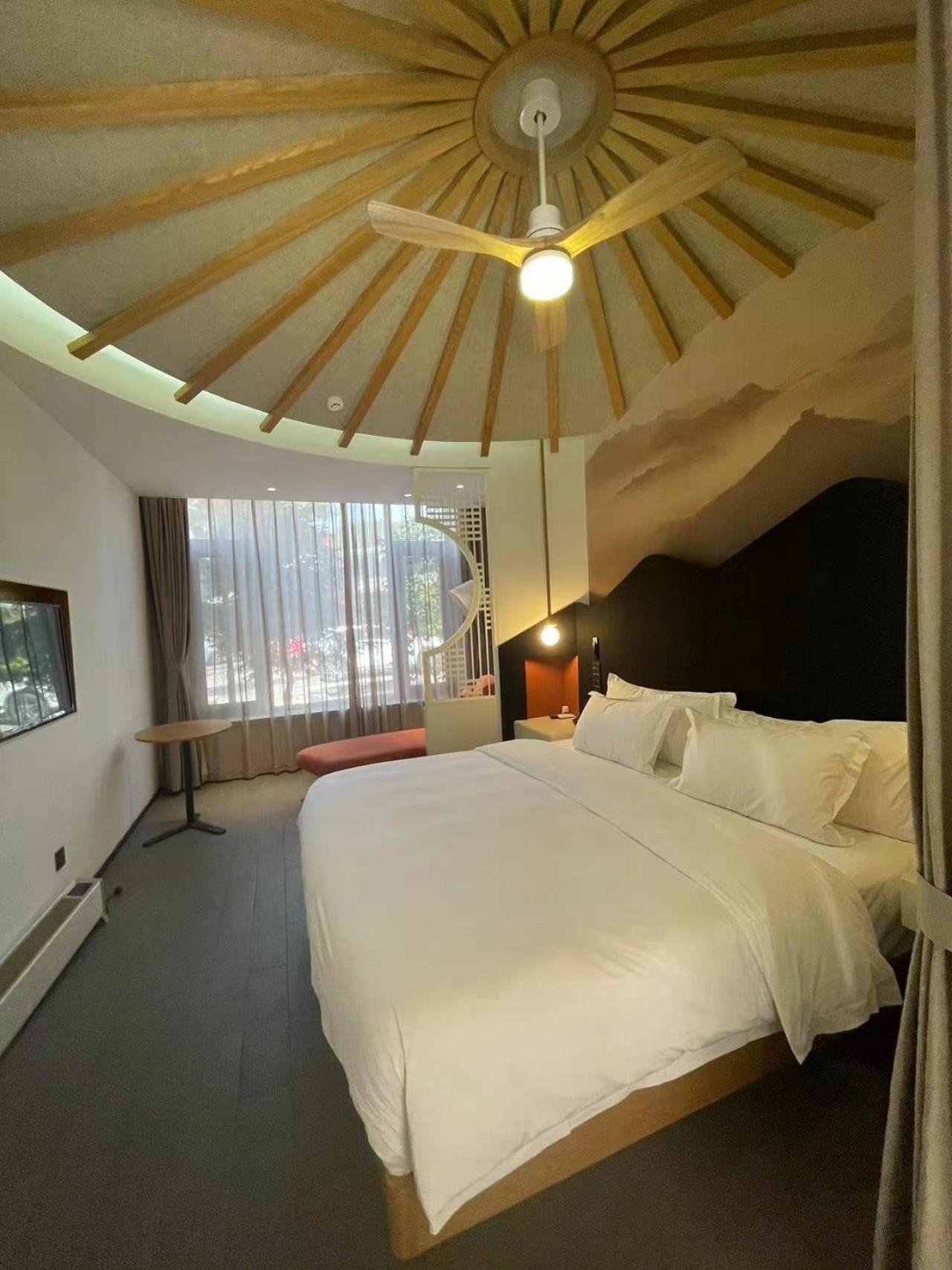 Jinshanling Great Wall Hotel Чэндэ Экстерьер фото